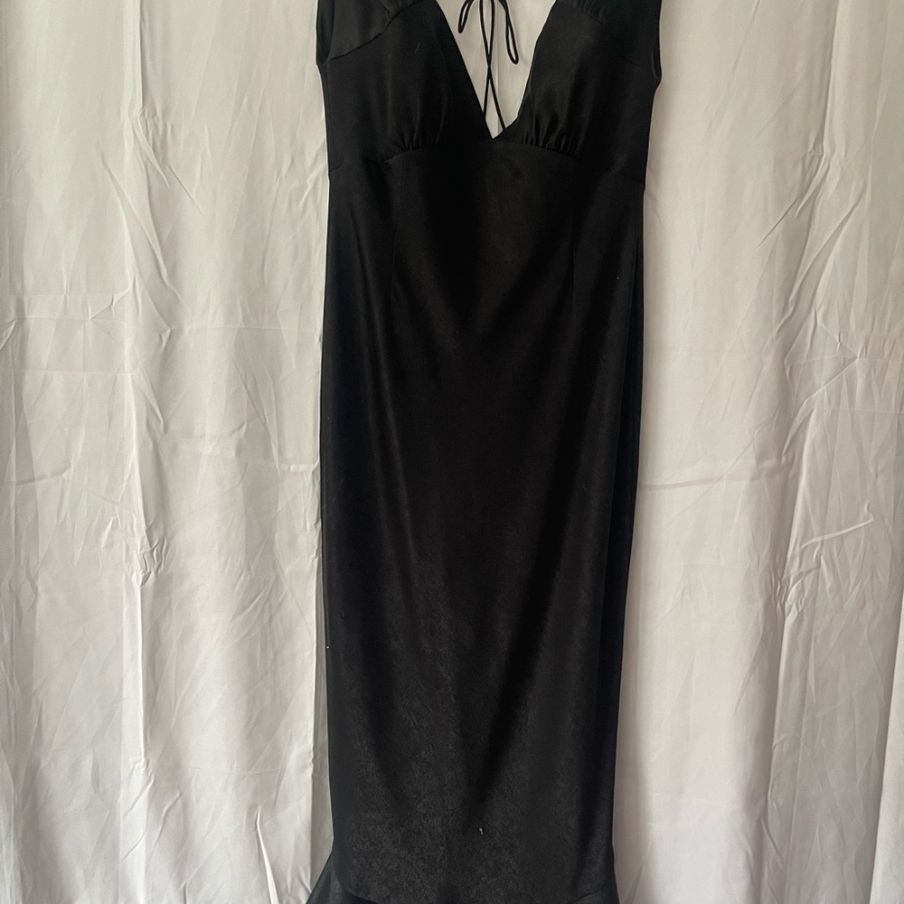 Lovers + Friends Ava Off the Shoulder Black Hammered Satin Fabric midi dress - Picture 4 of 8